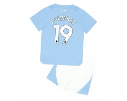 Lacne Dětský Futbalové dres Manchester City Julian Alvarez #19 2023-24 Krátky Rukáv - Domáci (+ trenírky)
